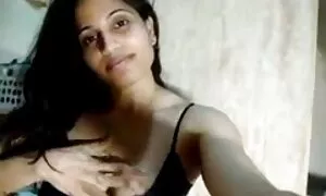 Čovjek je stavio ruku u njezine hlače film porno i
