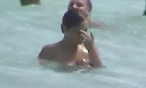 Neopterećena plavuša Britney Amber film porn vintage