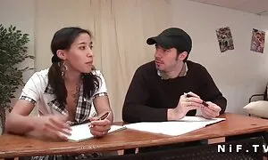 Shiori Kamiya igra se 2018 film porno sa svojom pičkom i sjedi na kurac