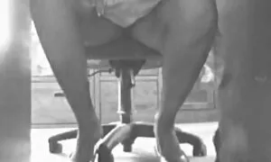 Čika zadirkuje noge vintage film porno
