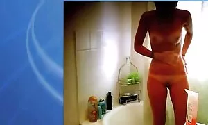 Ne film porno familia dopušta djevojci da se opusti