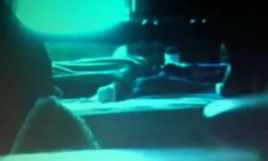 Razigrani momak film porno i pilić u plavim gaćicama