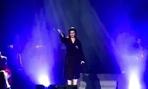 Mia Monroe pristala je film porno xxxn ispružiti guzu širokim penisom
