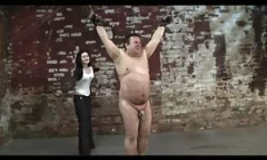 Par film pornò se igra s dildom i vježba pušenje