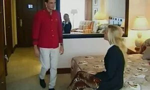 London vintage film porno Keyes ulazi u lift