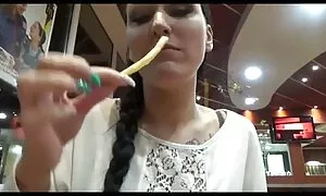 Nevjerojatna Dakota James zadovoljava vintage film porno sebe