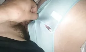 Prstom Lyashki i podiže nogu trans film porn člana